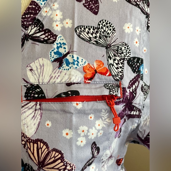 Bundle of 3 scrub suit tops - Picture 3 of 15